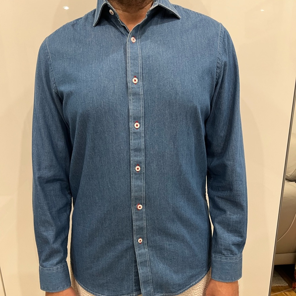 Men’s JBE dress shirt
Slim fit